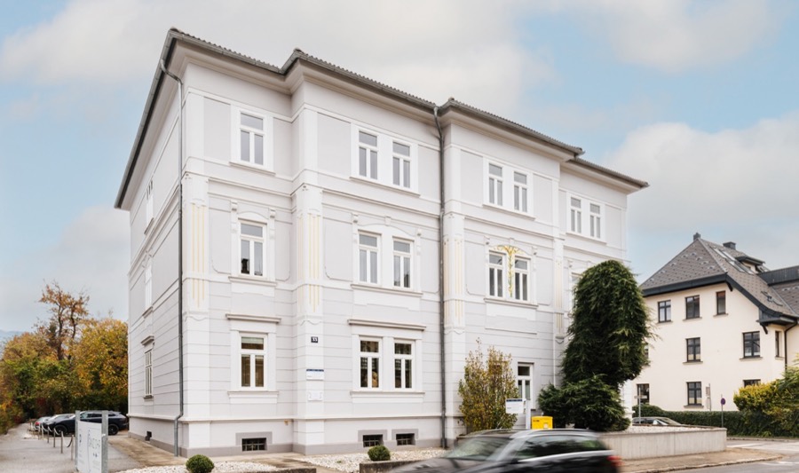 Peraustrasse in Villach mit Blick auf die Umgebung